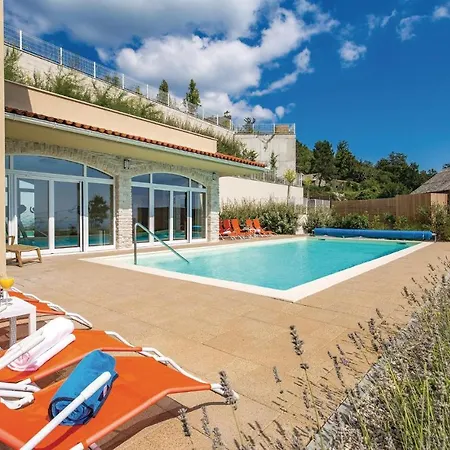 Awesome In With 5 Bedrooms, Sauna And Outdoor Swimming Pool Holiday home