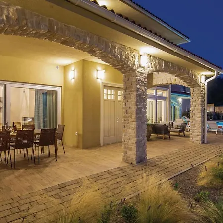 Awesome In With 5 Bedrooms, Sauna And Outdoor Swimming Pool * Veprinac