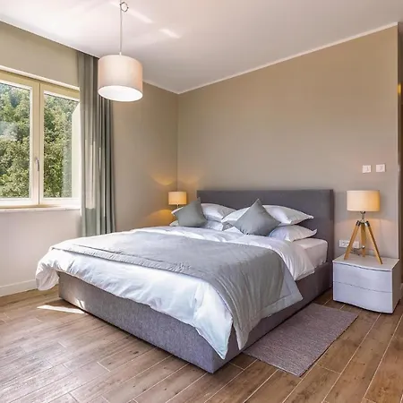 Awesome In With 5 Bedrooms, Sauna And Outdoor Swimming Pool Veprinac