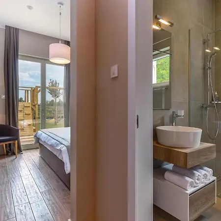 Awesome In With 5 Bedrooms, Sauna And Outdoor Swimming Pool Holiday home Veprinac