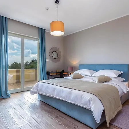 Awesome In With 5 Bedrooms, Sauna And Outdoor Swimming Pool Veprinac