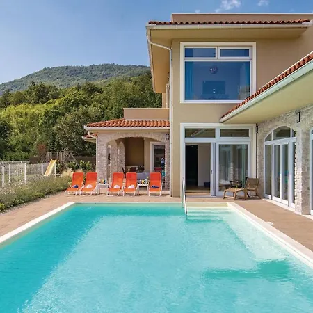Holiday home Awesome In With 5 Bedrooms, Sauna And Outdoor Swimming Pool Veprinac