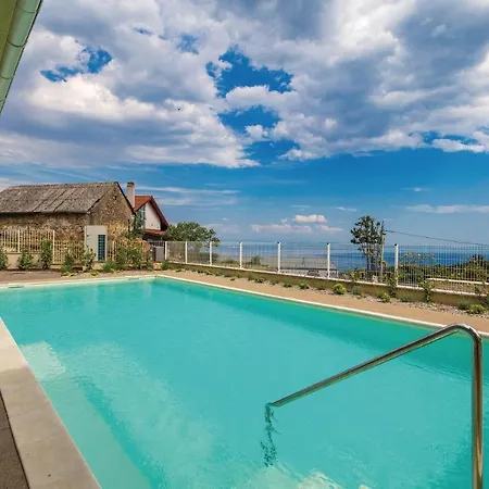 Awesome In With 5 Bedrooms, Sauna And Outdoor Swimming Pool Holiday home Veprinac
