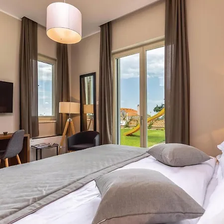 Awesome In With 5 Bedrooms, Sauna And Outdoor Swimming Pool * Veprinac